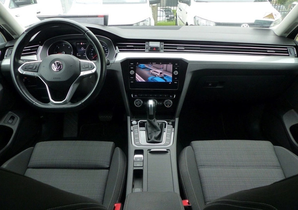 Volkswagen Passat cena 102900 przebieg: 59000, rok produkcji 2019 z Pasłęk małe 379